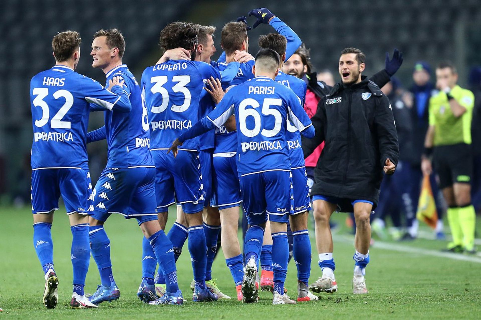 借助一张破 借助一张破